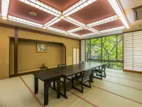 Shimobe Hotel - parking