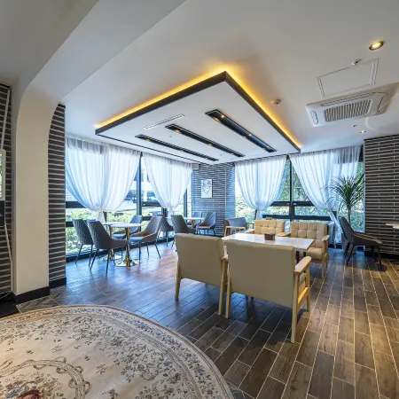 R&B Business Hotel