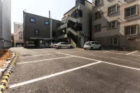 Jinju Hotel Muro - parking