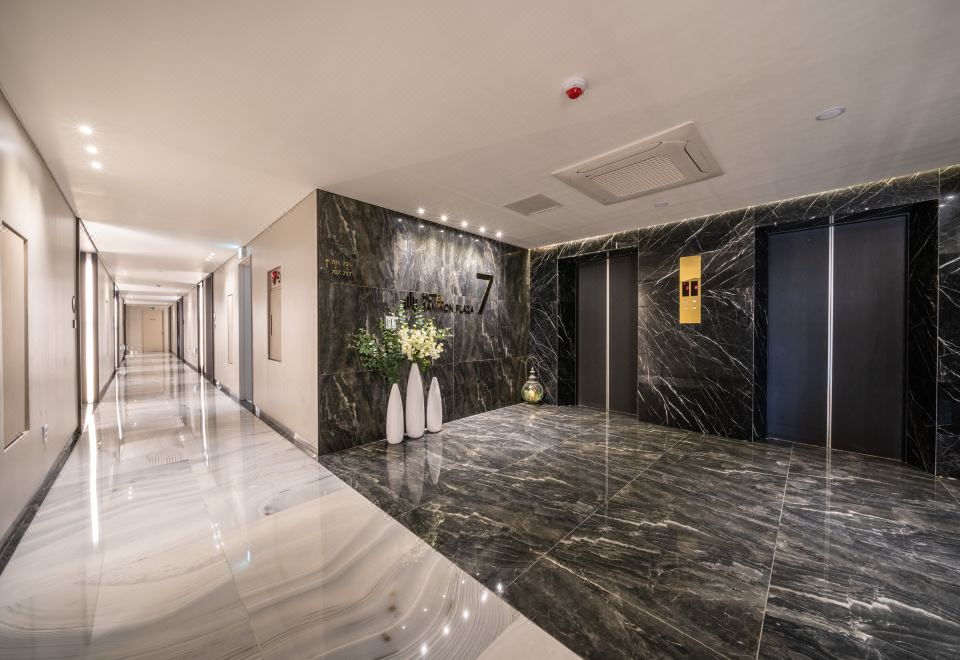 2. 삼원프라자관광호..