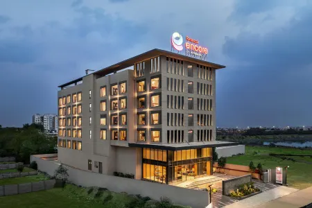 Ramada Encore by Wyndham Indore Nipania Отели рядом с достопримечательностью «Сакет Гарден»