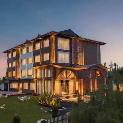 WelcomHeritage Grand, Srinagar Hotels near Park (Soura Maternity Hospital)