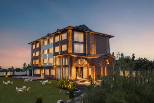 WelcomHeritage Grand, Srinagar Hotels in Budgam