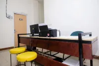 Urbanview Hotel AVA Semarang near Akademi Kepolisian Semarang by RedDoorz