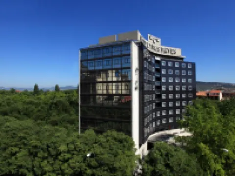 Hotel Tres Reyes Pamplona Hotels near Pamplona railway station