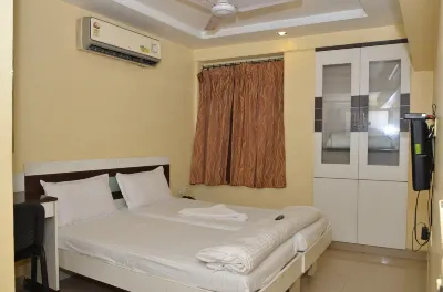 Da Casa Business Hotel Hotels near Uttaradi Mutt