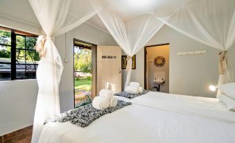 Shoestrings Backpackers Lodge Vic Falls