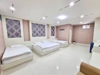 Crystal Place Buayai فنادق في Bua Yai