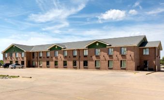 Super 8 by Wyndham Salina I-70