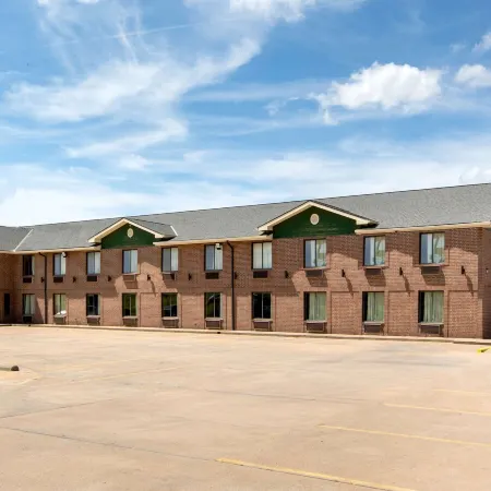 Super 8 by Wyndham Salina I-70