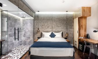 Level Luxury Suites