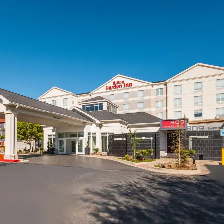 Hilton Garden Inn Oklahoma City Midtown Отели рядом с достопримечательностью «Торговый центр "Олд Шепард"»