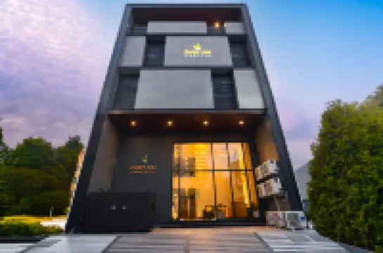 Carry Inn Hotel Indore