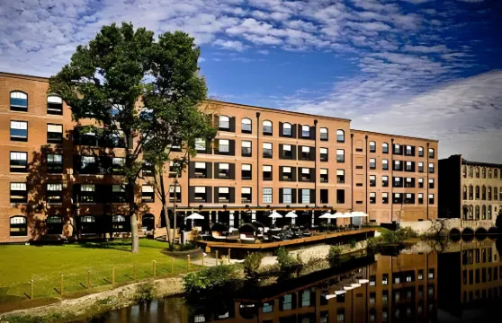 希爾頓啟繽精選織布機酒店