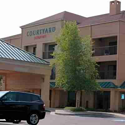 Courtyard Dalton Hotel Exterior