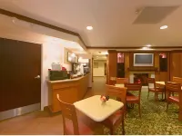 Fairfield Inn & Suites Jackson Airport - breakfast