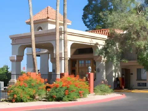 Extend-a-Suites Phoenix Hotels near Deer Valley