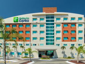 Holiday Inn Express 曼薩尼略