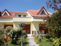 阿里阿德涅假日住宿 Cultural Center of Plomari Benjamin of Lesvos附近的飯店