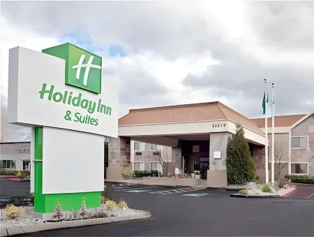 Ramada by Wyndham Kent Seattle Area Отели рядом с достопримечательностью «Holy Spirit Catholic Church»