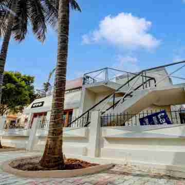 Spot on Mystic Mansion Hotel Exterior