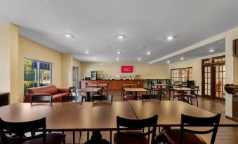 Red Roof Inn & Suites Albany, GA