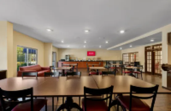 Red Roof Inn & Suites Albany, GA