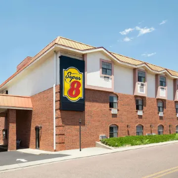 Super 8 by Wyndham Colorado Springs/Afa Area Отели рядом с достопримечательностью «Парк Коттонвуд Крик»