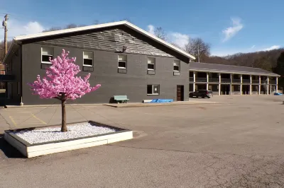 Luxor Inn & Suites, a Travelodge by Wyndham Hotels in Randolph County
