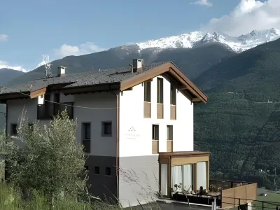Wine Hotel Retici Balzi فنادق في Albosaggia