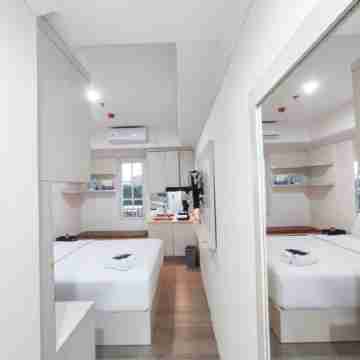 Warm and Cozy Style Studio Room at Paltrow City Apartment By Travelio Rooms