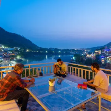 Madpackers Rishikesh Laxman Jhula