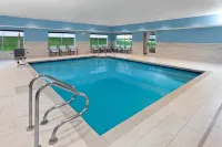 Holiday Inn Express & Suites REEDSBURG – DELLS AREA by IHG - Swimmingpools