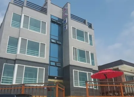 Yeongdeok Mua Pension Отели рядом с достопримечательностью «Koraebul-haesuyokchang»