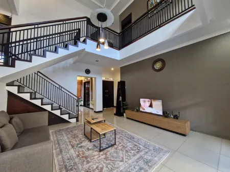 High Livin Villa Setrasari Отели рядом с достопримечательностью «Museum Pendidikan Nasional UPI»