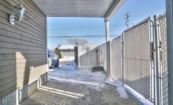 Dynamite 2-Bedroom House, Garage, Sleeps 6