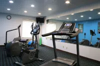 Days Inn & Suites by Wyndham Bloomington/Normal IL - Gym