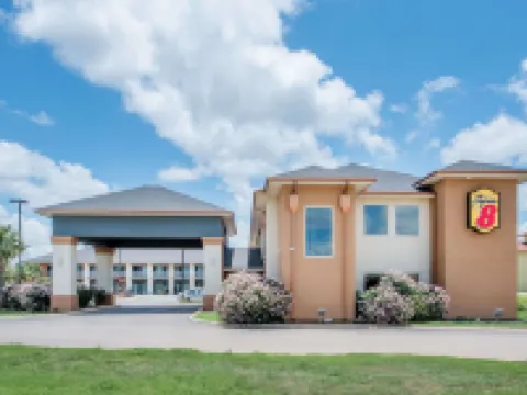 Super 8 by Wyndham Dilley TX Hotels in Dilley