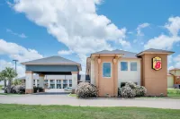 Super 8 by Wyndham Dilley TX Hotels in Dilley