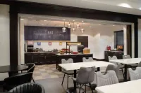 劉易斯頓路易斯頓-奧本歡朋酒店 - 早餐