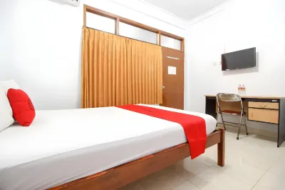 RedDoorz Plus Near Alun Alun Selatan Hotels in Mantrijeron