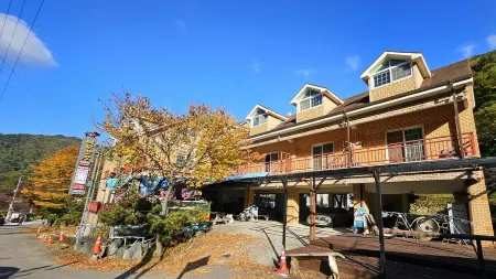 Baekmu Mountain Villa Red Clay Pension Отели в г. Хамян