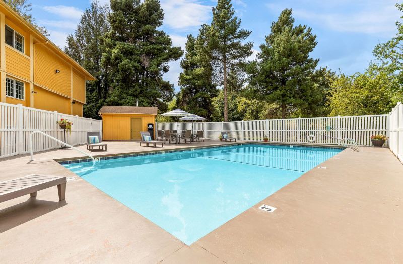 Best Western Plus Parkway Inn photo 2
