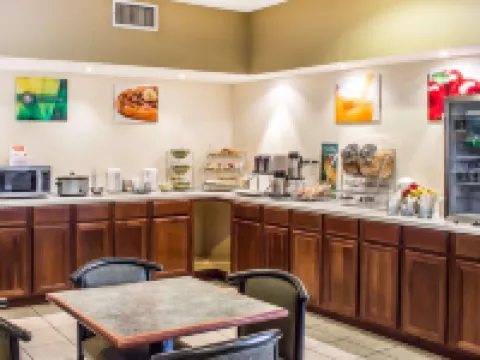 Quality Inn & Suites Yuma Hotels in Yuma