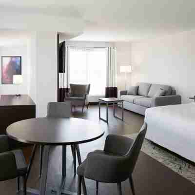 Four Points by Sheraton Lévis Convention Centre Rooms
