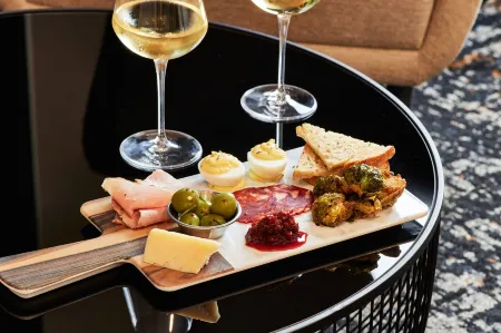 Hyatt Place Phoenix/Downtown Отели рядом с достопримечательностью «Центральная библиотека Бертон Барр»