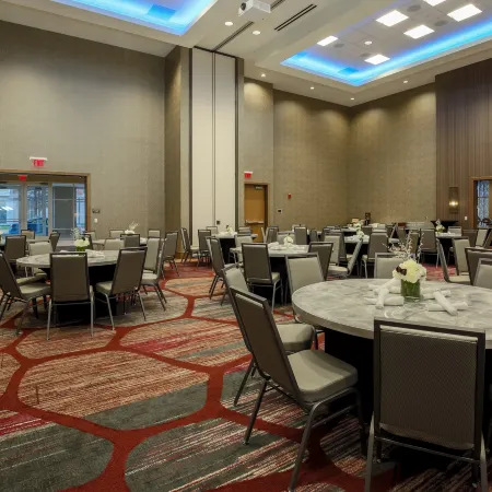 DoubleTree by Hilton Evansville