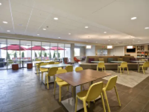 ホーム 2 スイーツ バイ ヒルトン クイーンズベリー レイク ジョージ クイーンズベリーのホテル