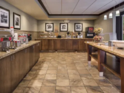 Hampton Inn & Suites Lincoln Northeast/I-80 Hotels in Lincoln