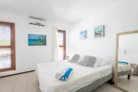 Beautiful Villa with Pool Near the Beach for Groups - 2-Star